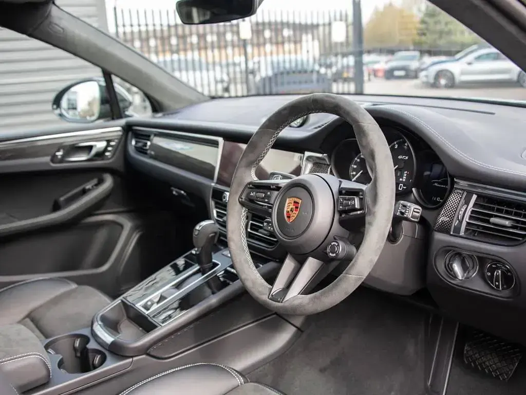 Used Porsche Macan GTS Sport 434 HP (319 kW) 2026 Black SUV