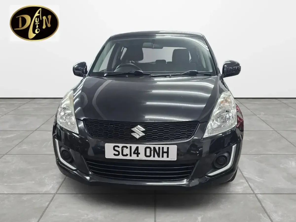 Begagnad Suzuki Swift 2014 Svart Halvkombi