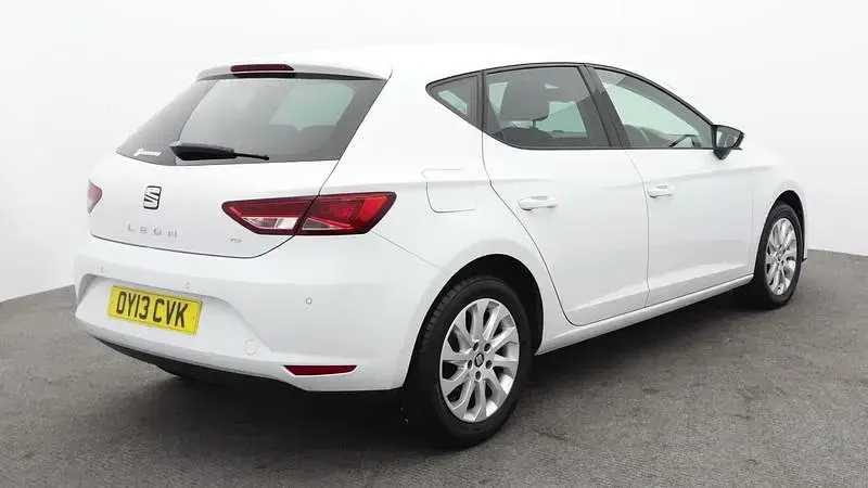 Käytetty Seat Leon SE 105 HP (77 kW) 2013 Valkoinen Viistoperä