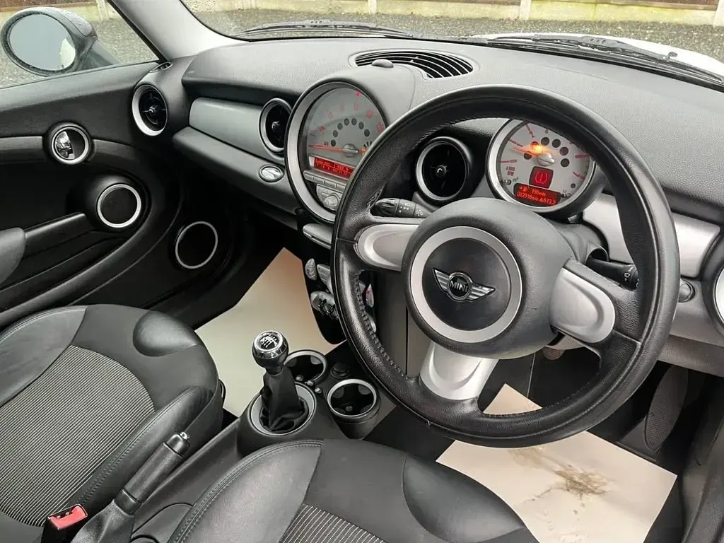 Usado Mini Cooper D Hatch 2009 Blanco Utilitario