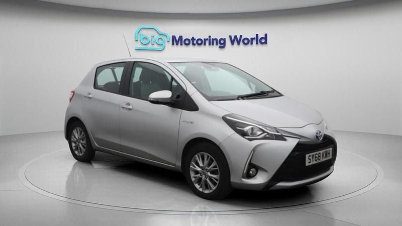 Silver Used 2019 Toyota Yaris Hybrid Hatchback | £11,200 (Good price) - Image 1/4