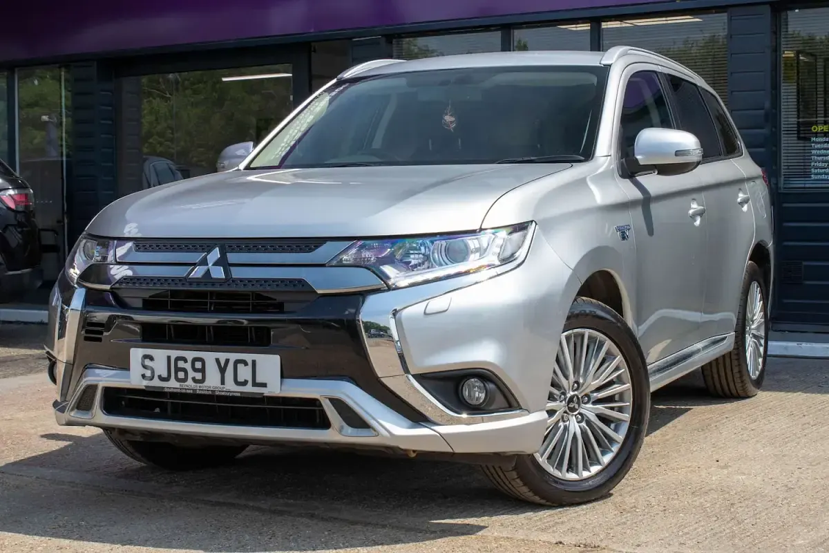 Used Mitsubishi Outlander P-HEV 2019 Silver Estate