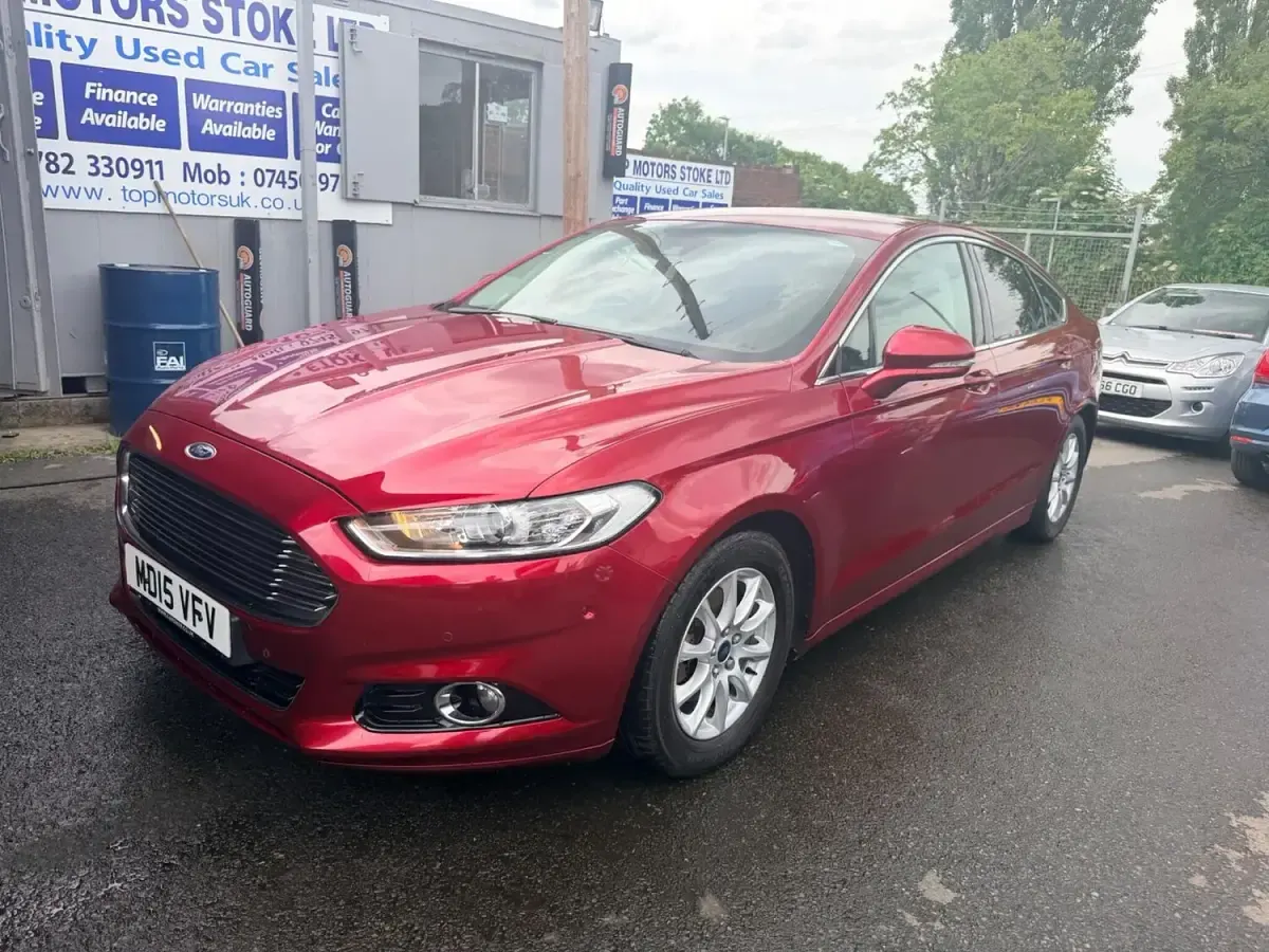 Used Ford Mondeo Titanium 150 HP (110 kW) 2015 Red Hatchback