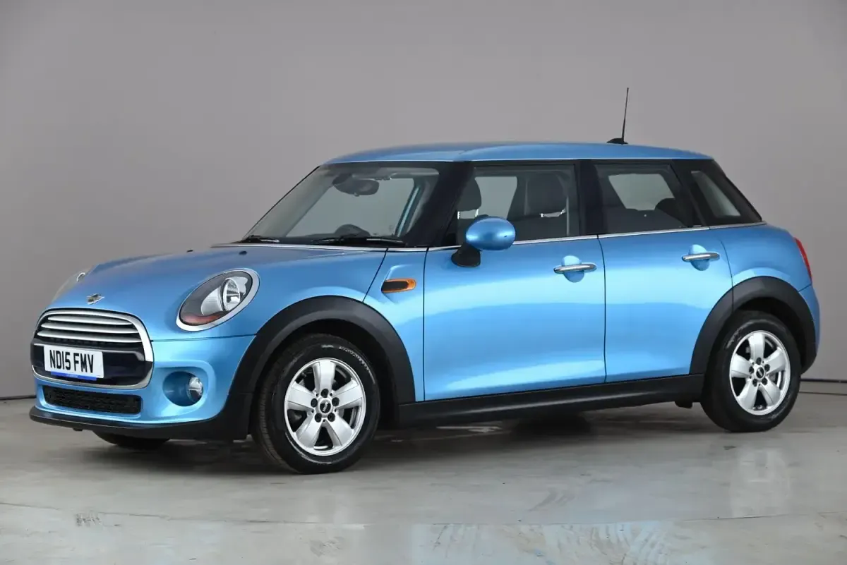 Begagnad Mini Cooper Hatch 2015 Blå Halvkombi