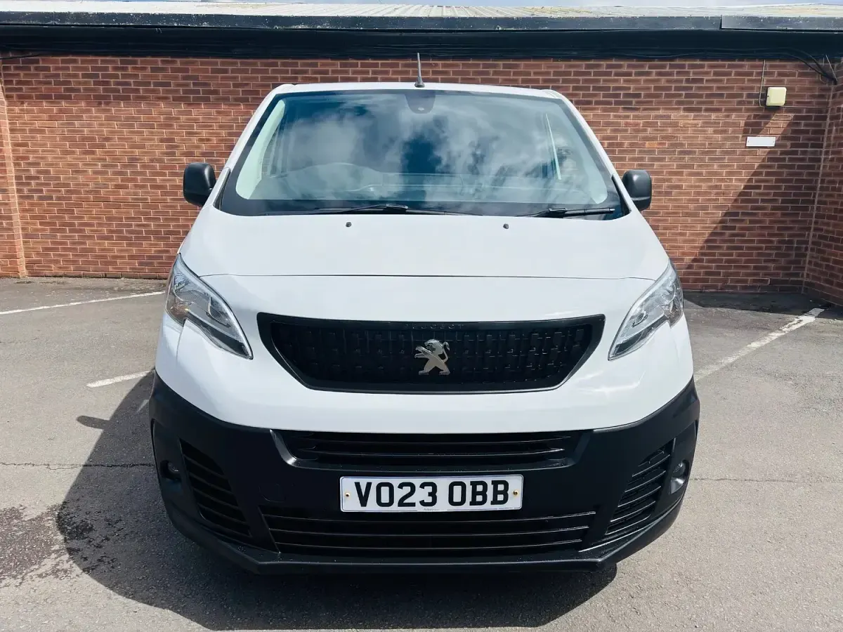 Używany Peugeot Expert Premium 142 KM (104 kW) 2023 Biały Van