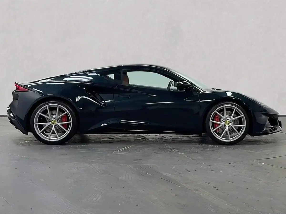 Used Lotus Emira 400 HP (294 kW) 2023 Green Coupe