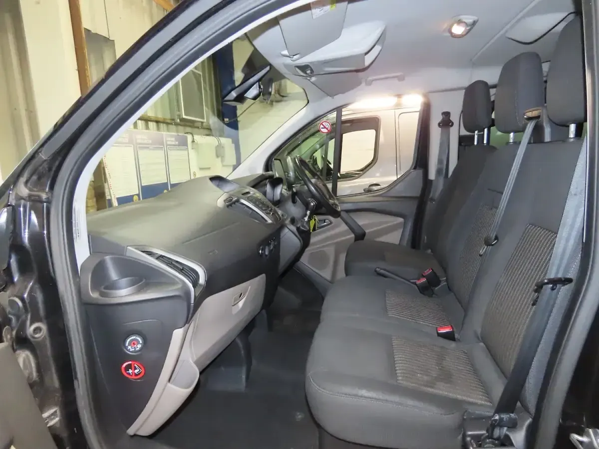 Used Ford 300 Zetec 125 HP (91 kW) 2015 Black Estate