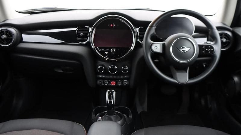 Used Mini Cooper Classic 134 HP (98 kW) 2023 Silver Hatchback