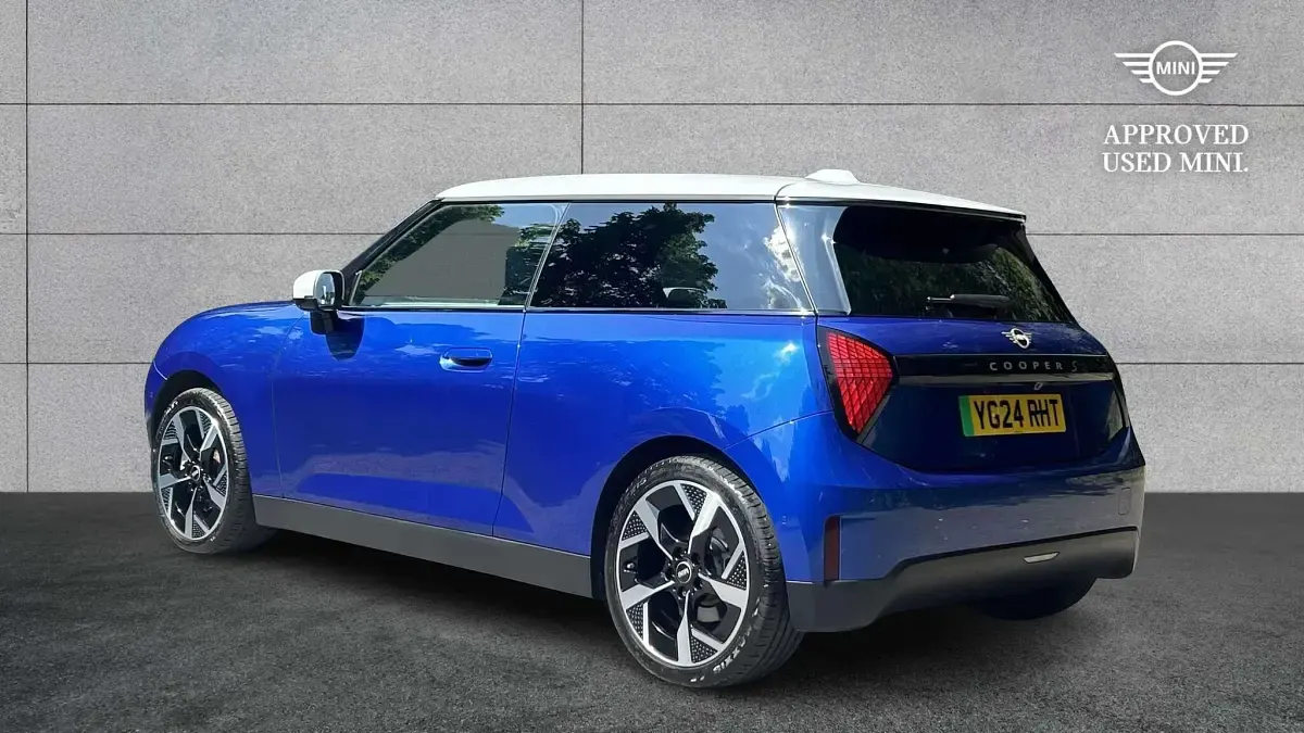 Used Mini Cooper SE Hatch 158 kW (215 HP) 2024 Blue Hatchback