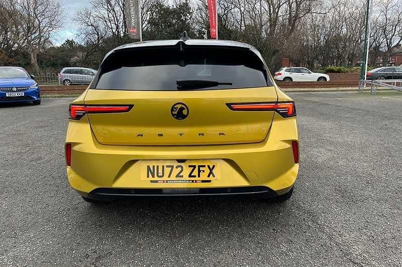 Used Vauxhall Astra Ultimate 130 HP (95 kW) 2022 Yellow/black Hatchback