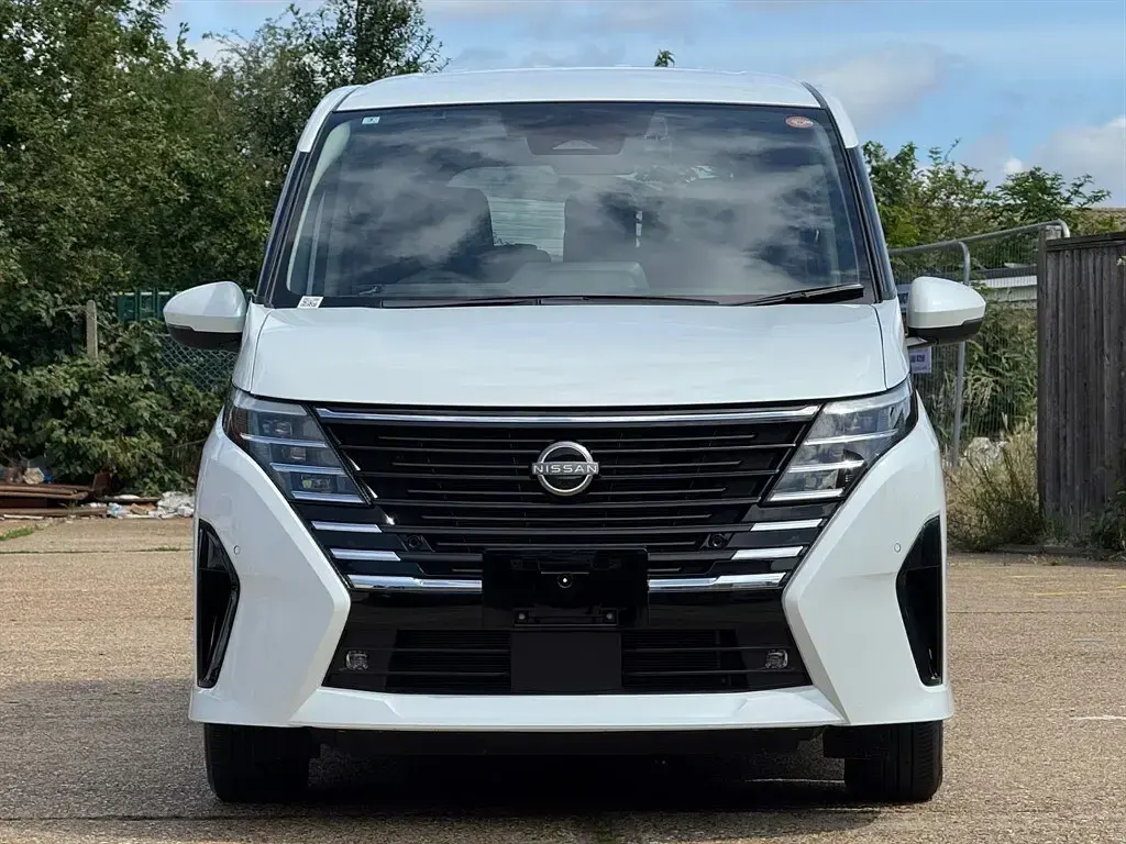 Used Nissan Serena 2025 White MPV