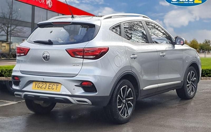 Usado MG ZS Exclusive 111 CV (81 kW) 2023 Plateado SUV