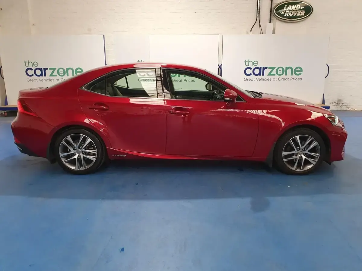 Usado Lexus IS300h 223 CV (164 kW) 2017 Rojo Berlina