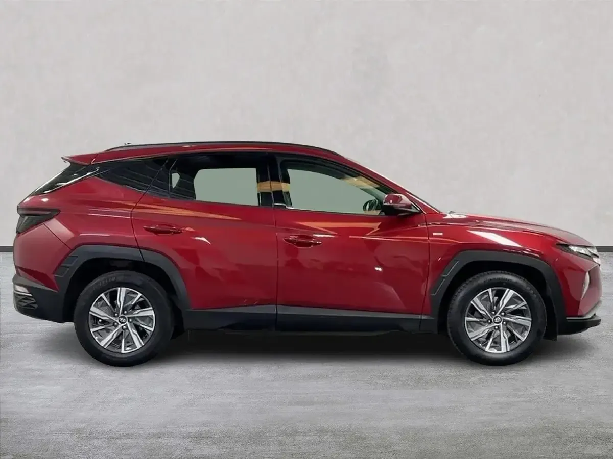 Used Hyundai Tucson SE 180 HP (132 kW) 2022 Red SUV