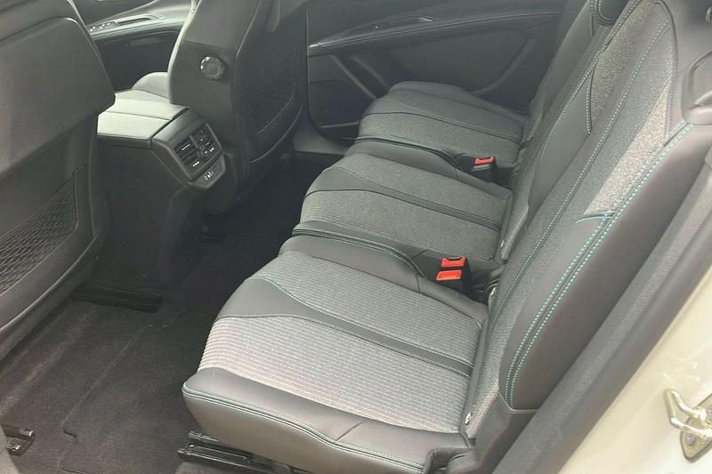 Used Peugeot 5008 Allure+ 130 HP (95 kW) 2023 White SUV