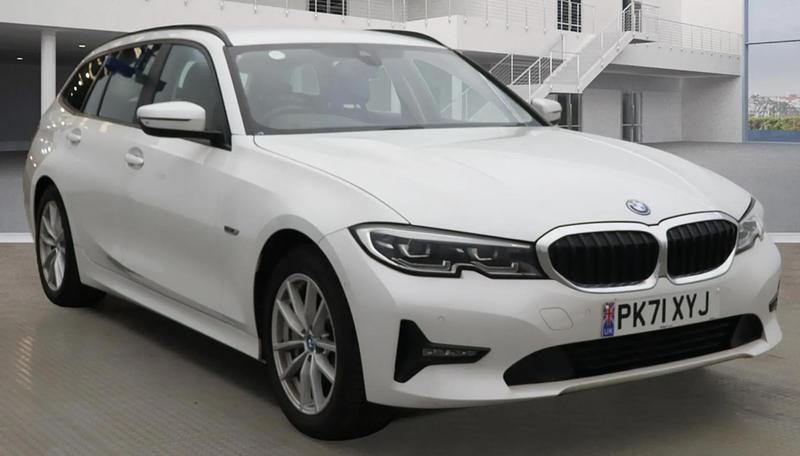 Used BMW 330e Comfort Edition 292 HP (214 kW) 2022 White Estate