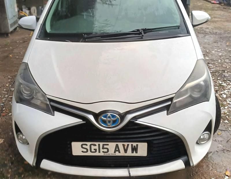 Second-hand Toyota Yaris Hybrid 2015 Alb Hatchback