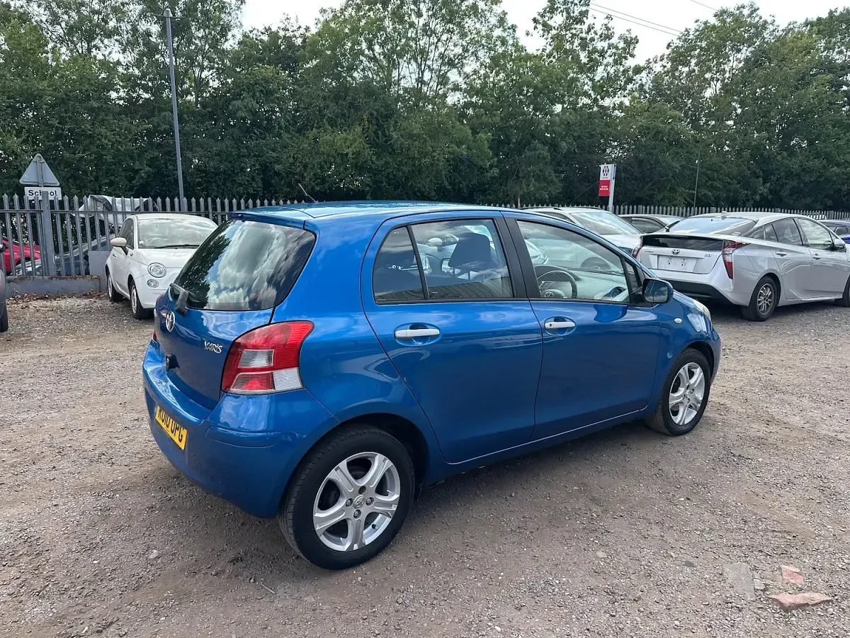 Used Toyota Yaris 101 HP (74 kW) 2010 Blue Hatchback