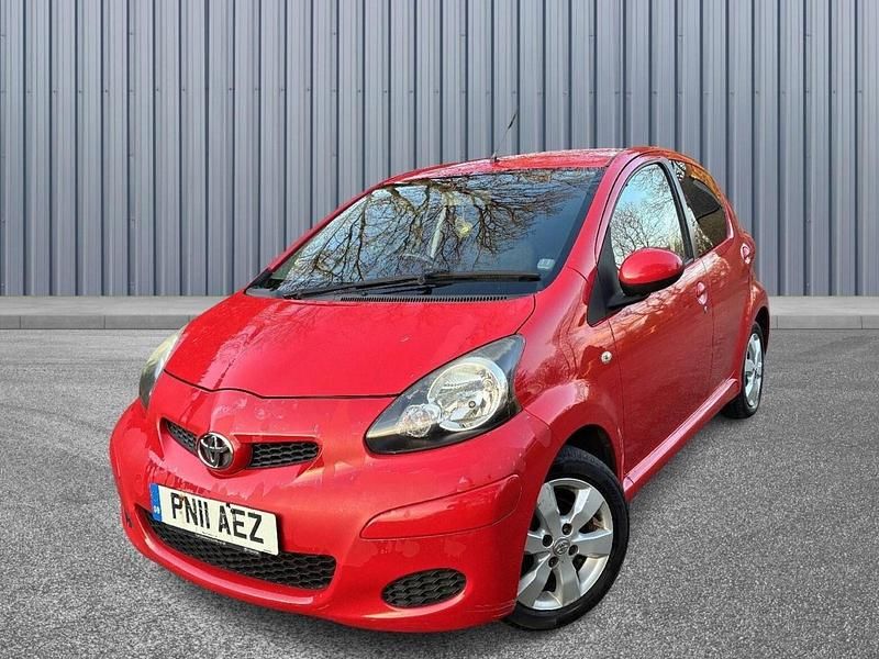 Used Toyota Aygo 68 HP (50 kW) 2011 Red Hatchback
