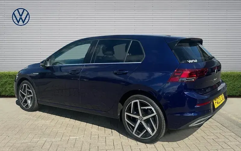 Used VW Golf VIII Style 131 HP (96 kW) 2023 Blue Hatchback