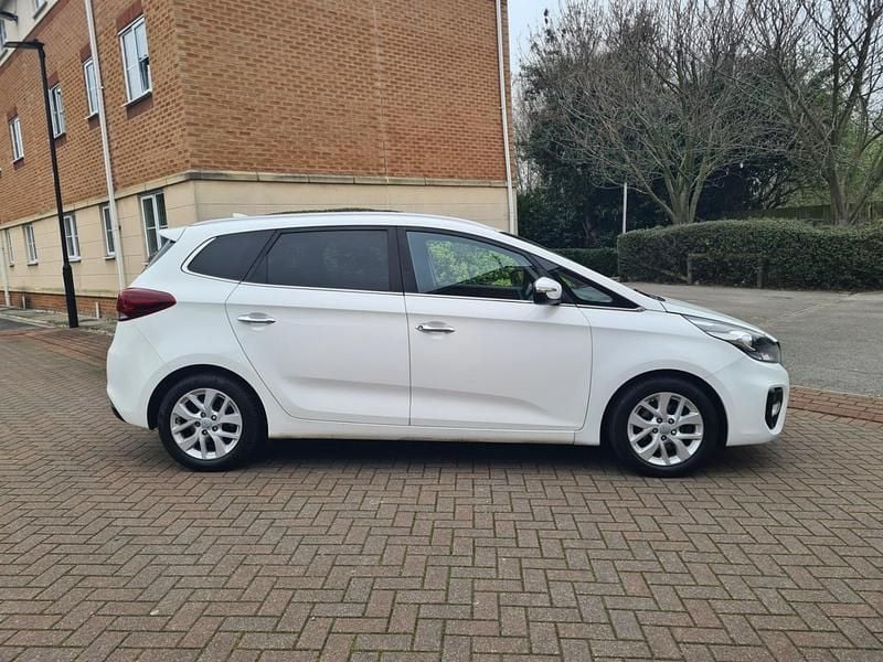 Used Kia Carens 2018 White MPV