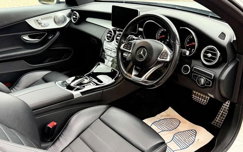Begagnad Mercedes C250 AMG Line Premium Plus 204 HK (150 kW) 2017 Vit Sportkupé