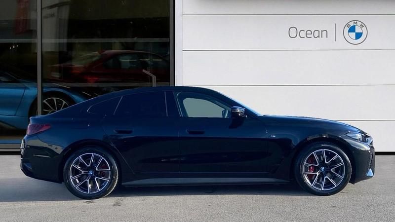 Begagnad BMW i4 Shadowline 394 kW (537 HK) 2025 Svart Sedan
