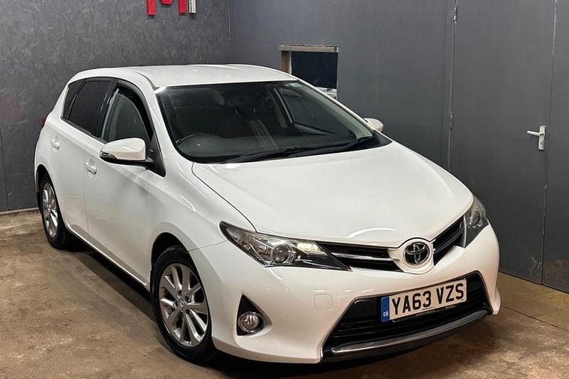 Used 2014 Toyota Auris | £4,490 (Good price) - Image 1/1
