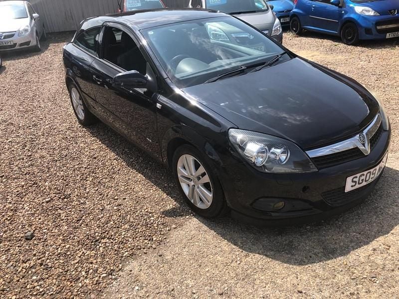 Black Used 2009 Vauxhall Astra Hatchback | £995 (Good price) - Image 1/4