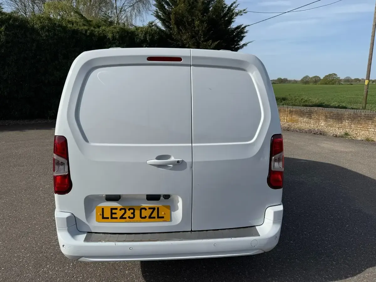 Used Citroën Berlingo 100 HP (73 kW) 2023 White MPV