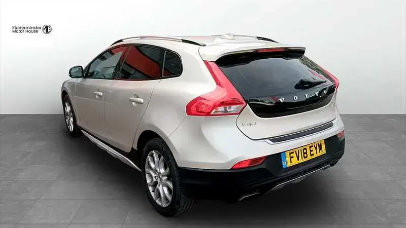 Used Volvo V40 Pro 152 HP (111 kW) 2018 Gold Hatchback