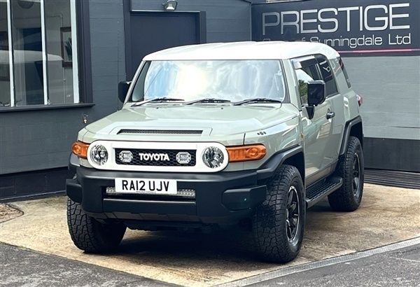 Fj40 breathe green with white roof Used 2012 Toyota FJ Cruiser SUV | £23,950 - Image 1/1
