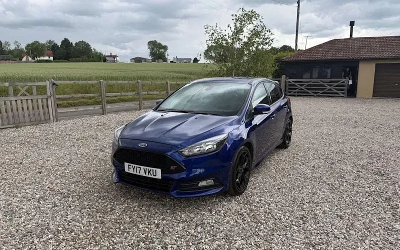 Used Ford Focus ST 250 HP (183 kW) 2016 Blue Hatchback