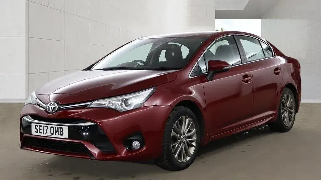 Used Toyota Avensis Business Edition 147 HP (108 kW) 2017 Red Sedan