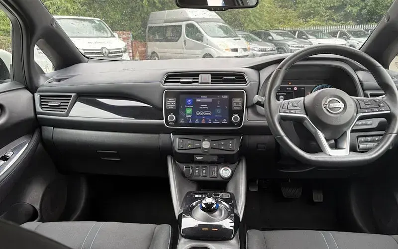 Used Nissan Leaf N-Connecta 110 kW (150 HP) 2022 White Hatchback