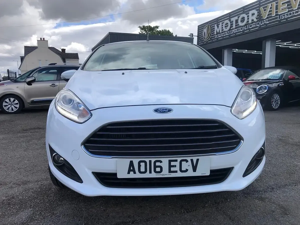 Used Ford Fiesta Zetec 2016 White Hatchback