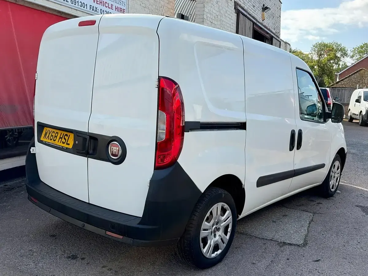 Used Fiat Doblò 95 HP (69 kW) 2018 White MPV