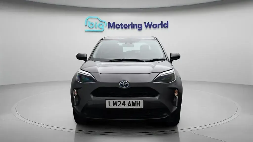 Used Toyota Yaris Cross 116 HP (85 kW) 2024 Grey SUV
