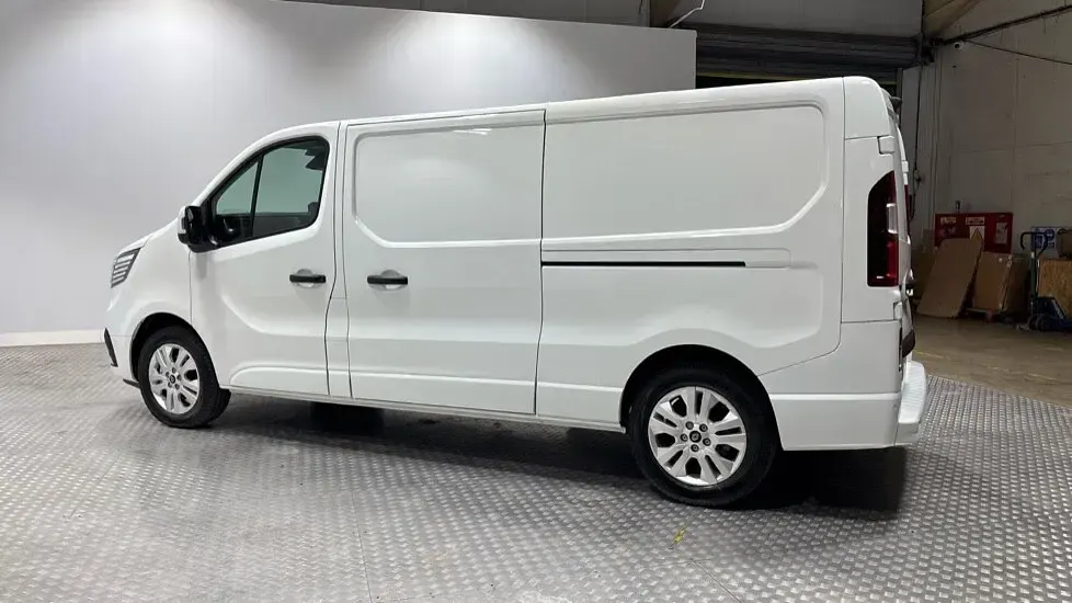 New Renault Trafic 2026 White