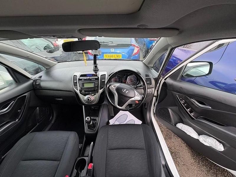 Used Hyundai ix20 Style 2015 Polar white Hatchback
