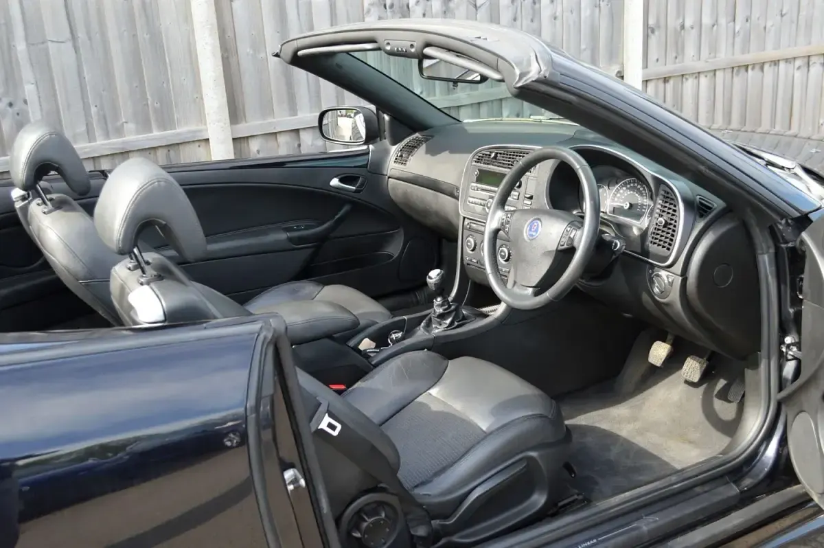 Begagnad Saab 9-3 Cabriolet Linear 2011 Svart Cab