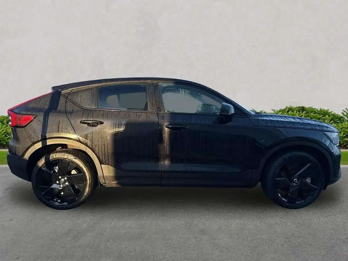 Used Volvo EC40 Performance 325 kW (442 HP) 2025 Black SUV