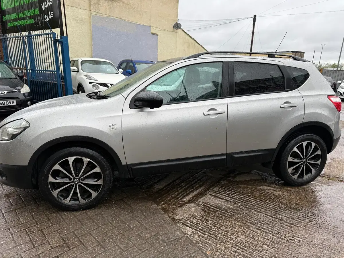 Used Nissan Qashqai 360º 2013 Silver SUV
