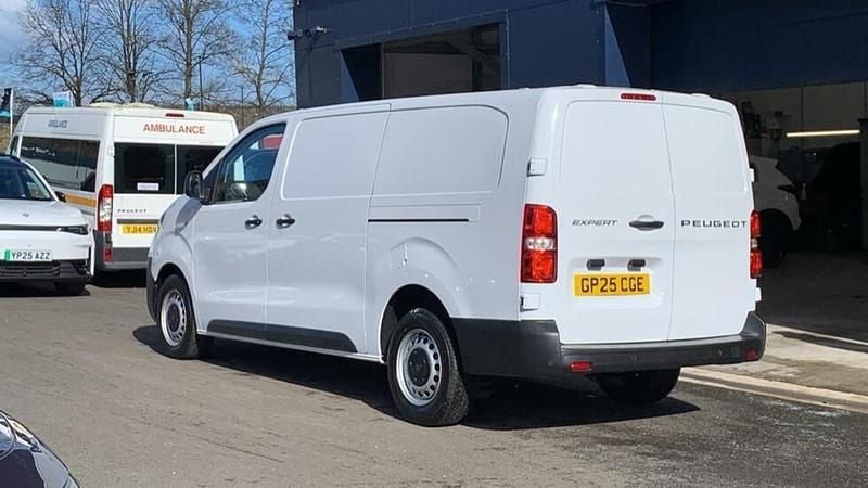 Used Peugeot Expert 143 HP (105 kW) 2025 White Van