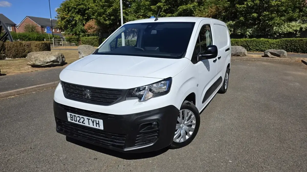 Used Peugeot Partner Premium 131 HP (96 kW) 2022 White MPV