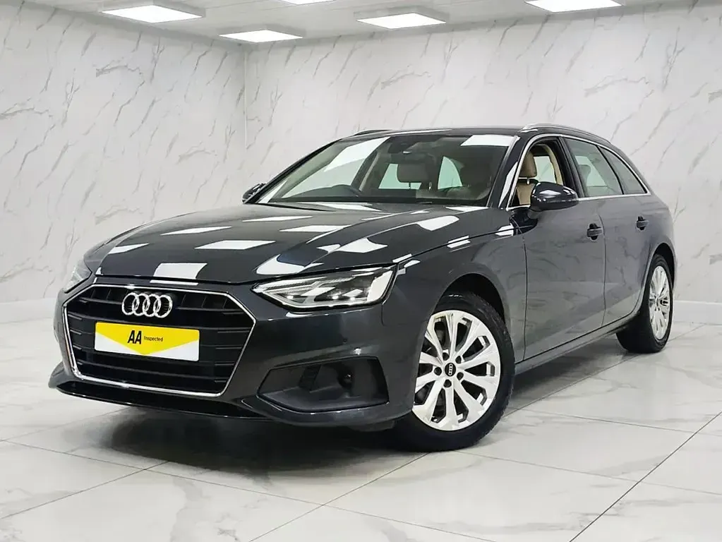 Używany Audi A4 Comfort 163 KM (119 kW) 2023 Szary Kombi
