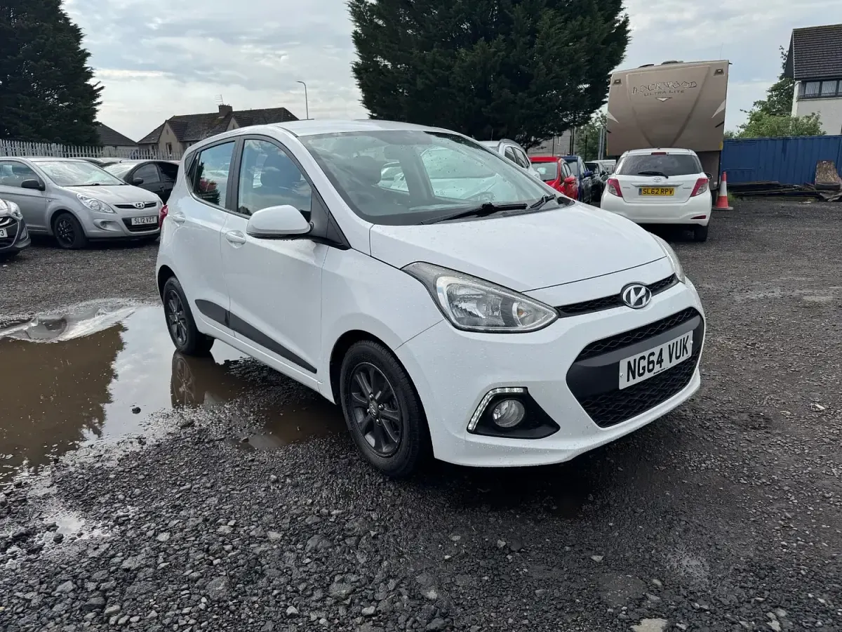 Used Hyundai i10 Premium 87 HP (63 kW) 2015 White Hatchback