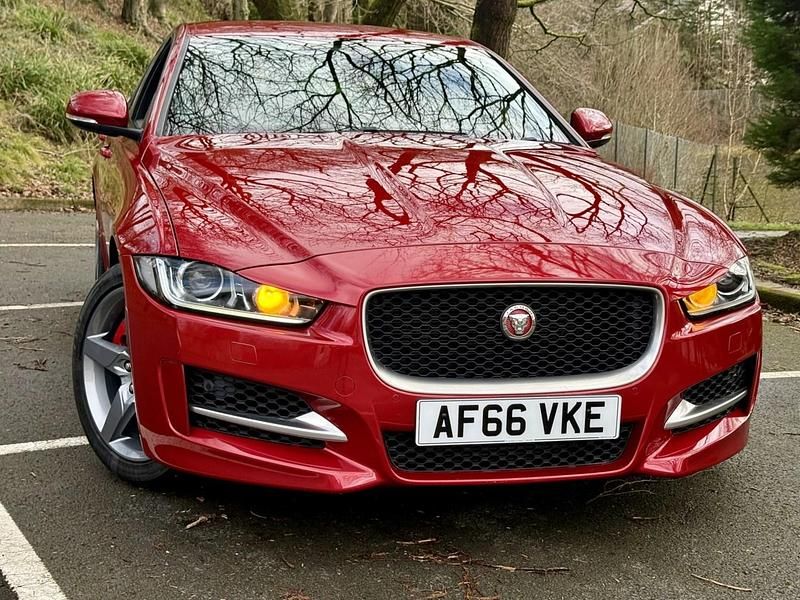 Used Jaguar XE R-Sport 240 HP (176 kW) 2016 Red Sedan