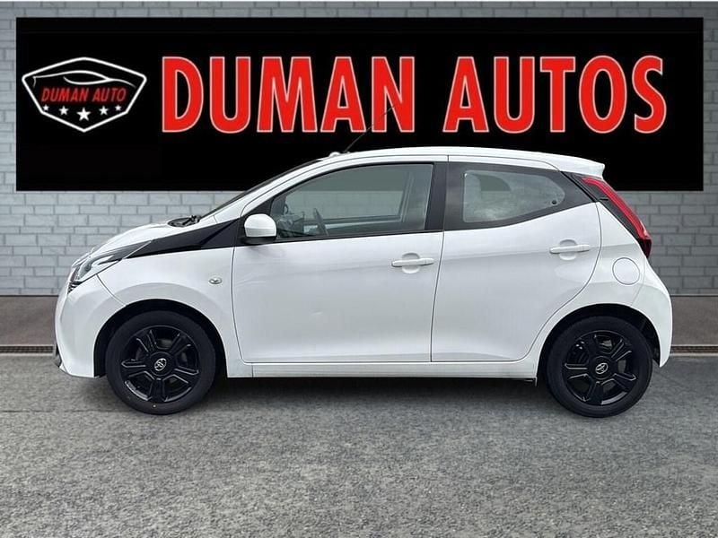 Used Toyota Aygo X-play 71 HP (52 kW) 2021 White Hatchback