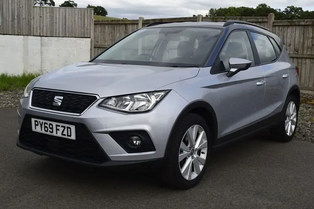 Used Seat Arona SE Technology 95 HP (69 kW) 2019 Silver SUV